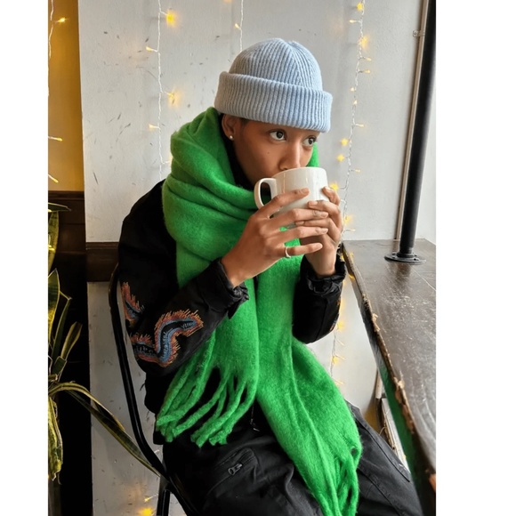 Green Wide Shawl Scarf With Tassels Fuzzy Knit - Picture 14 of 17